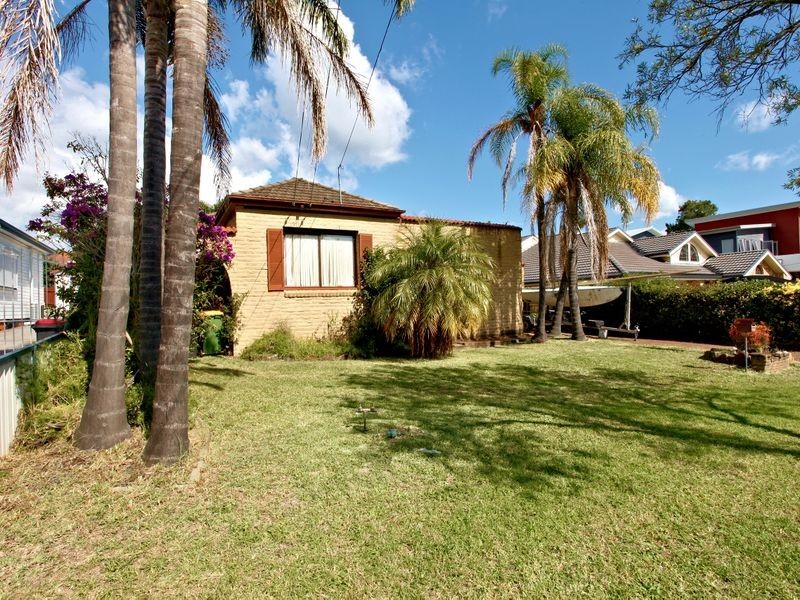 22 Taloma Street, Picnic Point NSW 2213