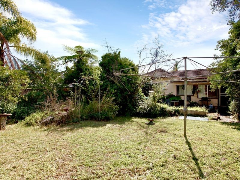 22 Taloma Street, Picnic Point NSW 2213