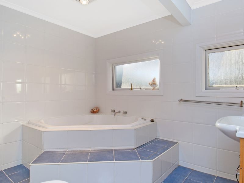 21 Lone Pine Avenue, Milperra NSW 2214