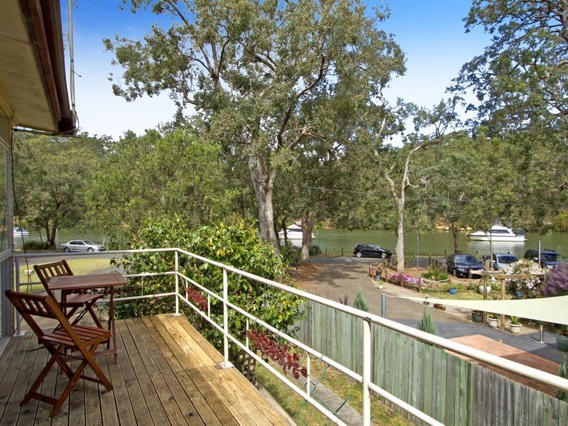11 Carinya Road, Picnic Point NSW 2213