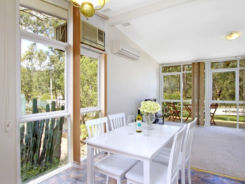 11 Carinya Road, Picnic Point NSW 2213