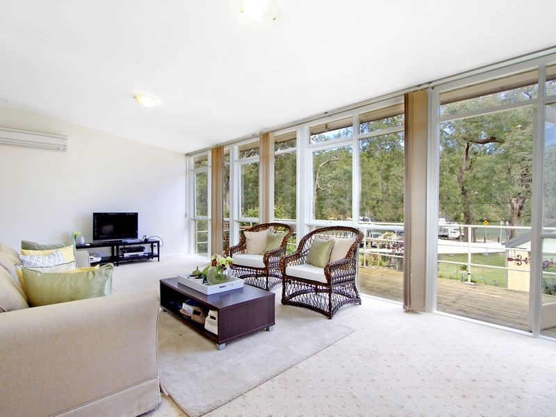 11 Carinya Road, Picnic Point NSW 2213