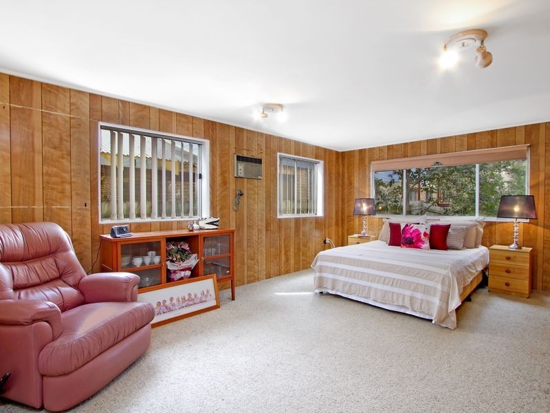 11 Carinya Road, Picnic Point NSW 2213