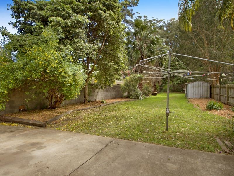 11 Carinya Road, Picnic Point NSW 2213