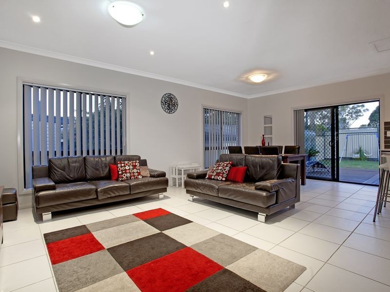 21 Hodgkinson Crescent, Panania NSW 2213