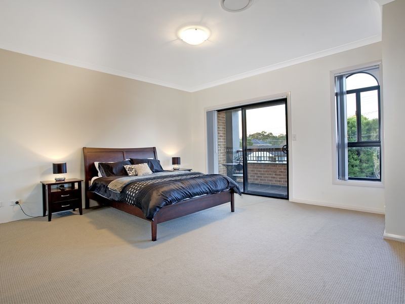 21 Hodgkinson Crescent, Panania NSW 2213