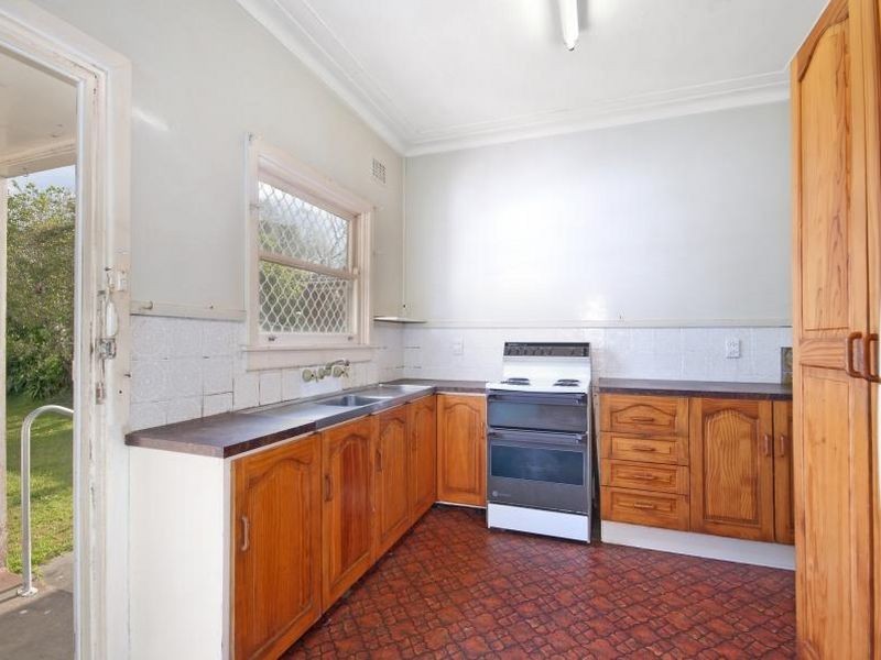 2 Taloma Street, Picnic Point NSW 2213