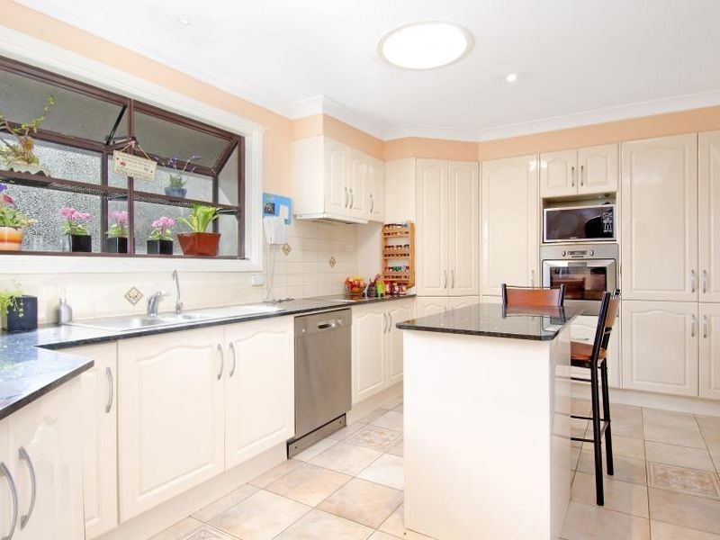 16 Doris Street, Picnic Point NSW 2213