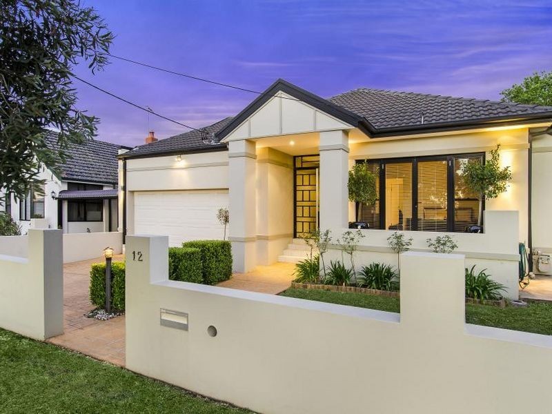 12 Monaro Avenue, Kingsgrove NSW 2208