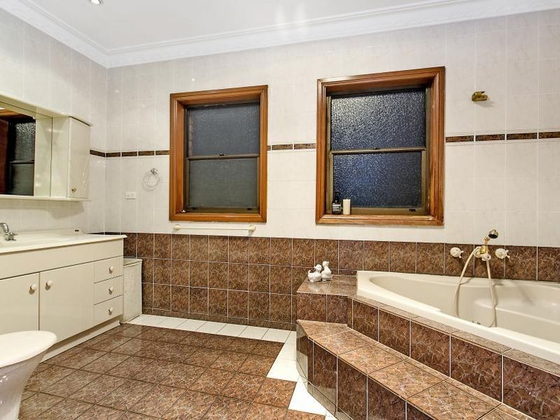 20 Zonnebeke Crescent, Milperra NSW 2214
