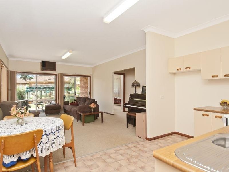 8 Forrest Road, East Hills NSW 2213