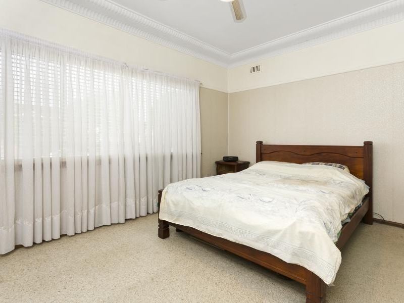 18 Queensbury Road, Padstow Heights NSW 2211