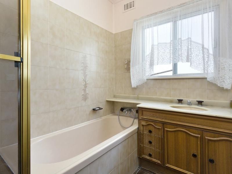 18 Queensbury Road, Padstow Heights NSW 2211