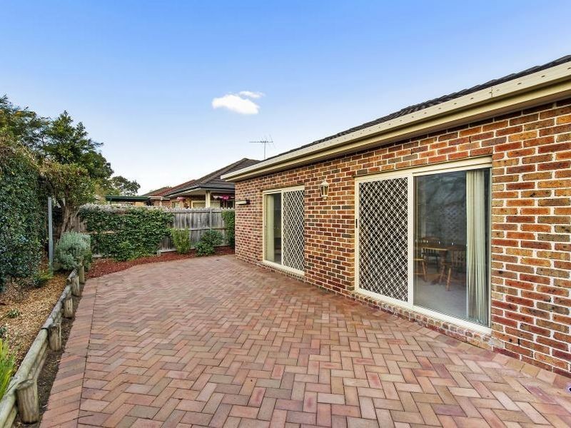 6 Eildon Court, Wattle Grove NSW 2173