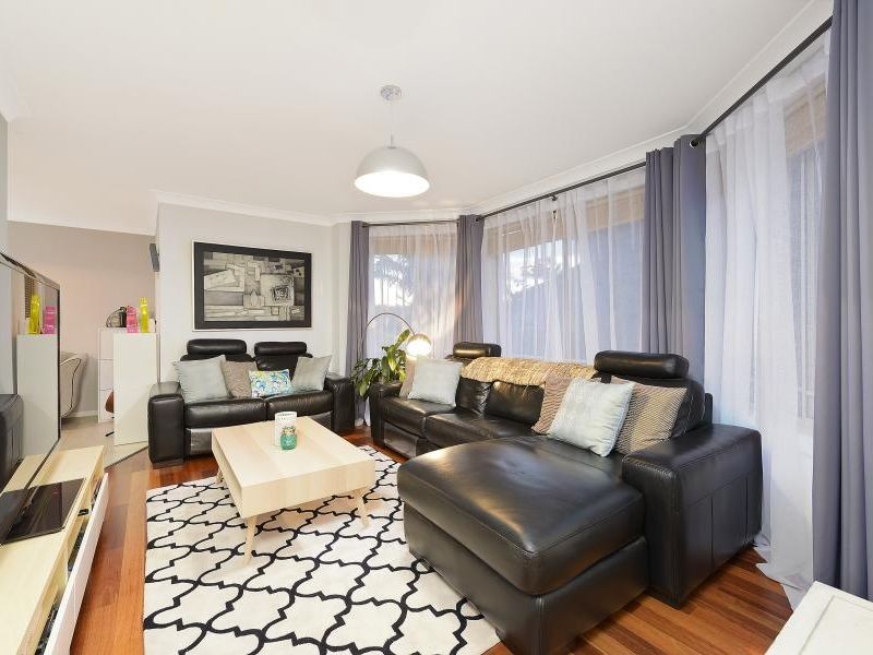 Duplex 2/7 Henry Lawson Drive, Picnic Point NSW 2213