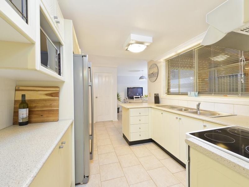 Duplex 2/7 Henry Lawson Drive, Picnic Point NSW 2213