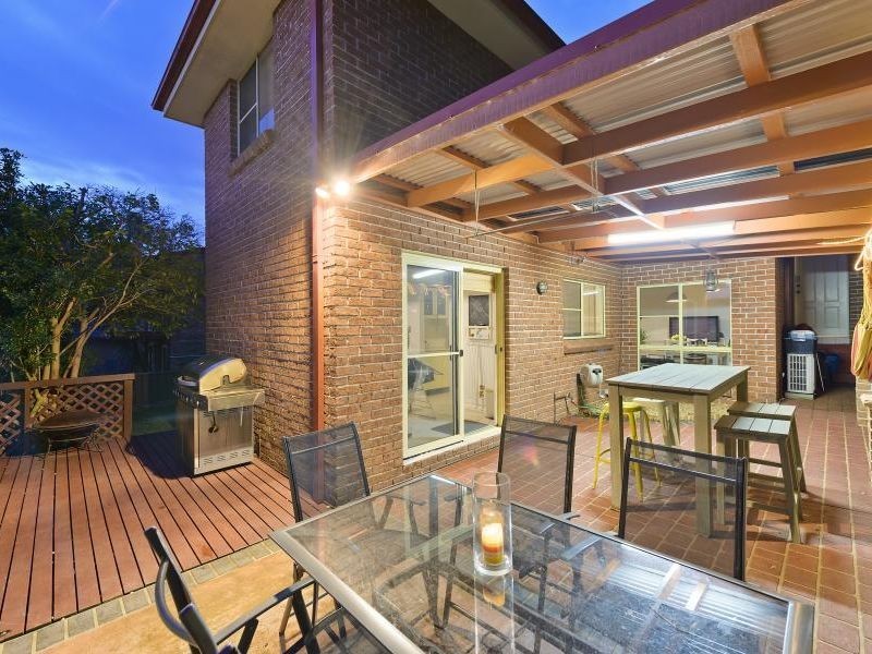 Duplex 2/7 Henry Lawson Drive, Picnic Point NSW 2213
