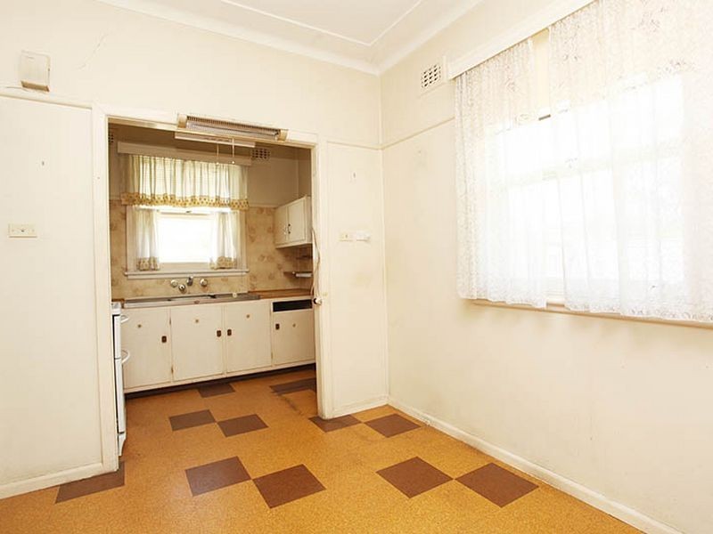 18 Tallawarra Avenue, Padstow NSW 2211