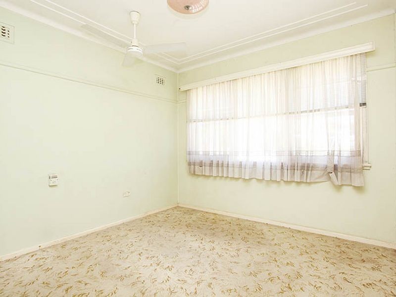 18 Tallawarra Avenue, Padstow NSW 2211