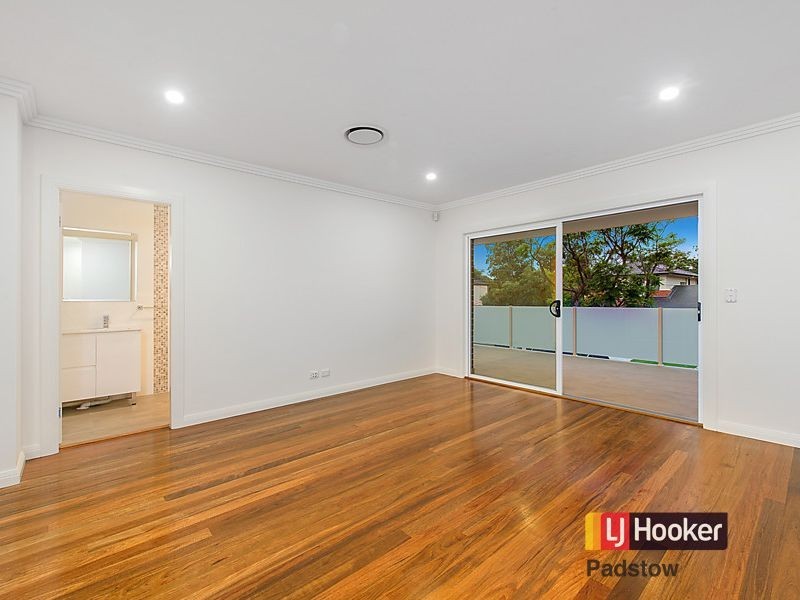 90 Victor Avenue, Picnic Point NSW 2213