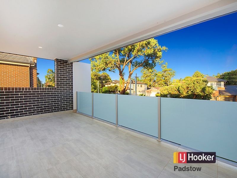 90 Victor Avenue, Picnic Point NSW 2213