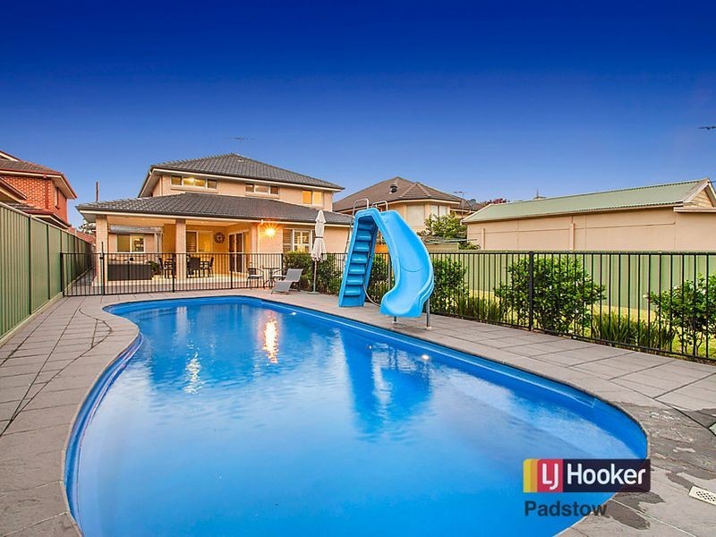 82 Victor Avenue, Picnic Point NSW 2213