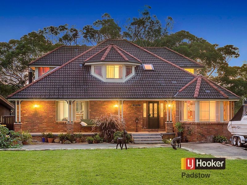 888 Henry Lawson Drive, Picnic Point NSW 2213