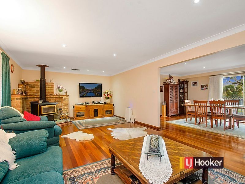 888 Henry Lawson Drive, Picnic Point NSW 2213