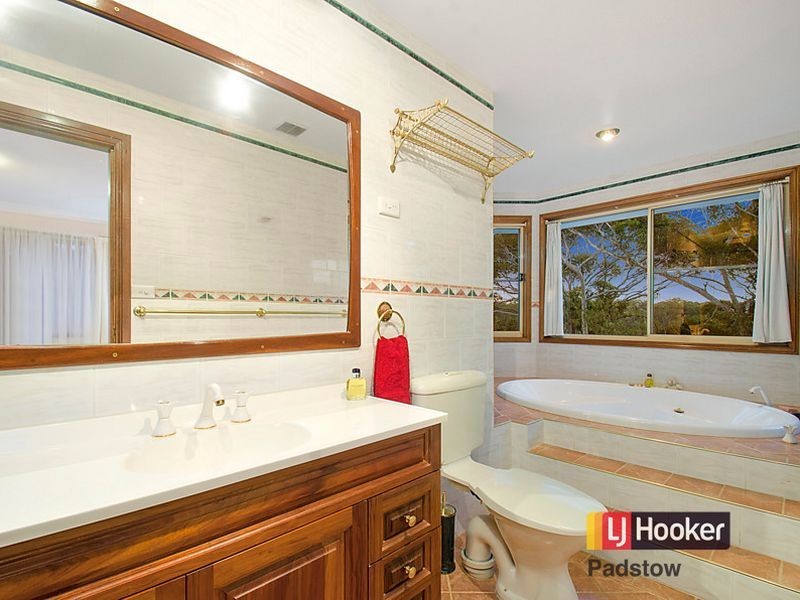 888 Henry Lawson Drive, Picnic Point NSW 2213