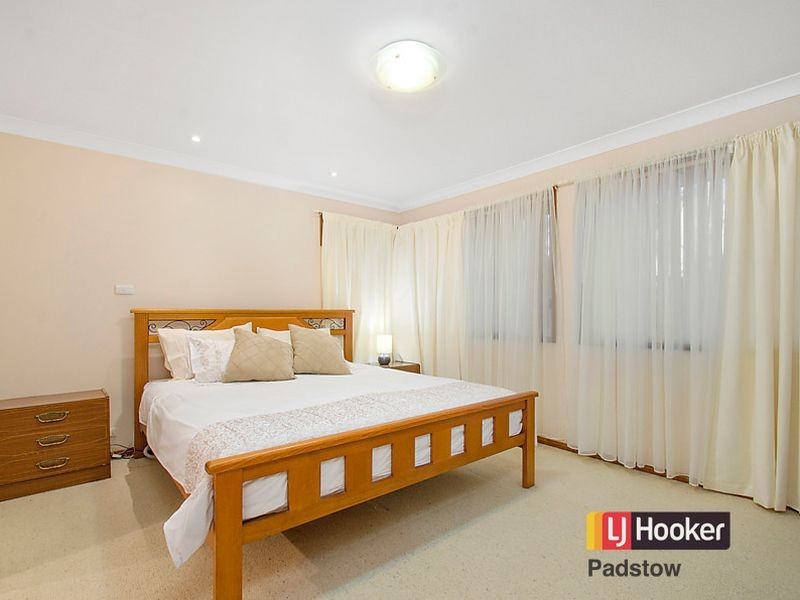 888 Henry Lawson Drive, Picnic Point NSW 2213