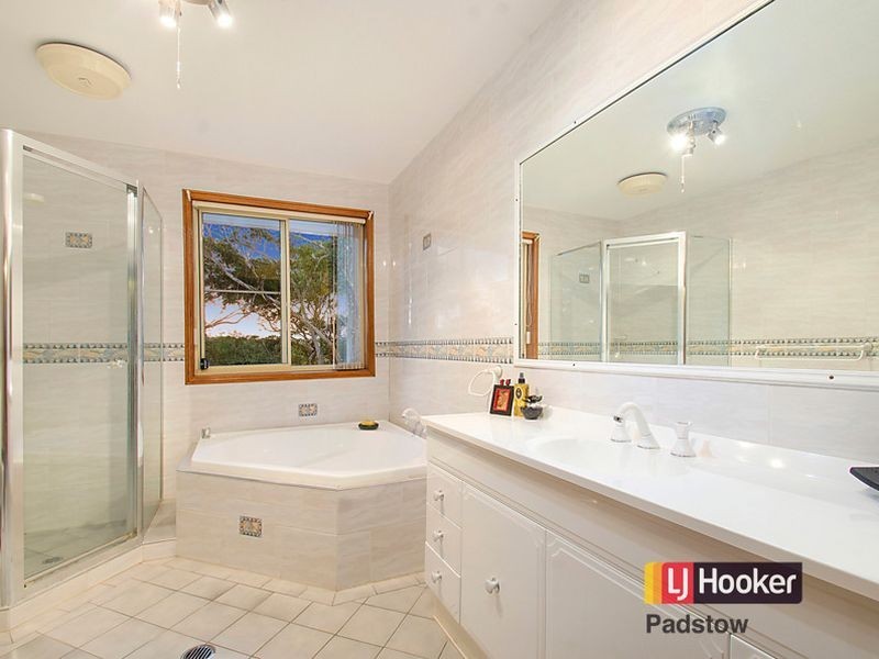 888 Henry Lawson Drive, Picnic Point NSW 2213