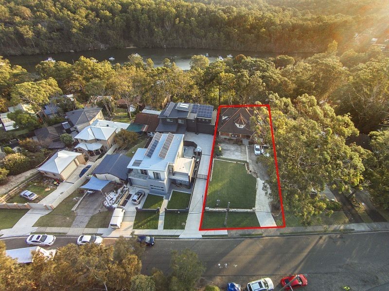 888 Henry Lawson Drive, Picnic Point NSW 2213