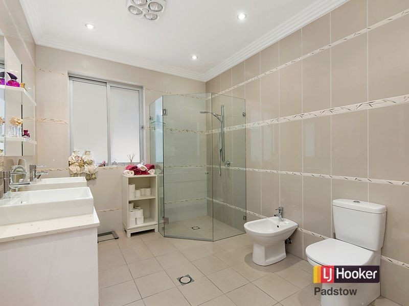 18 Bungalow Road, Roselands NSW 2196