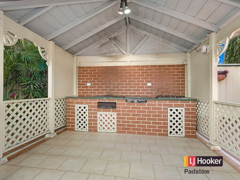 18 Bungalow Road, Roselands NSW 2196