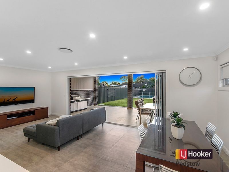 90 Victor Avenue, Picnic Point NSW 2213