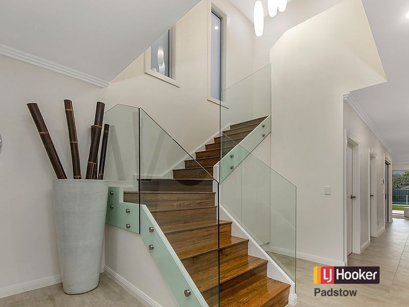 90 Victor Avenue, Picnic Point NSW 2213