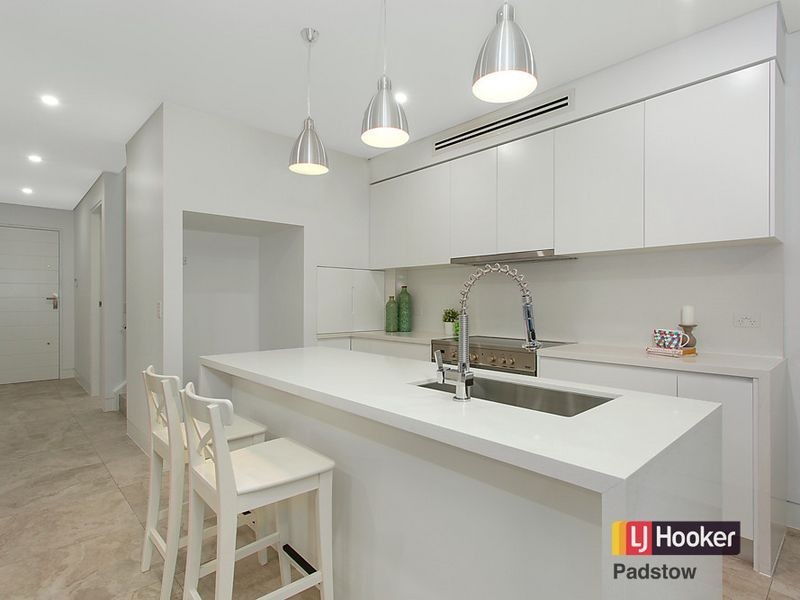 911b Henry Lawson Drive, Picnic Point NSW 2213