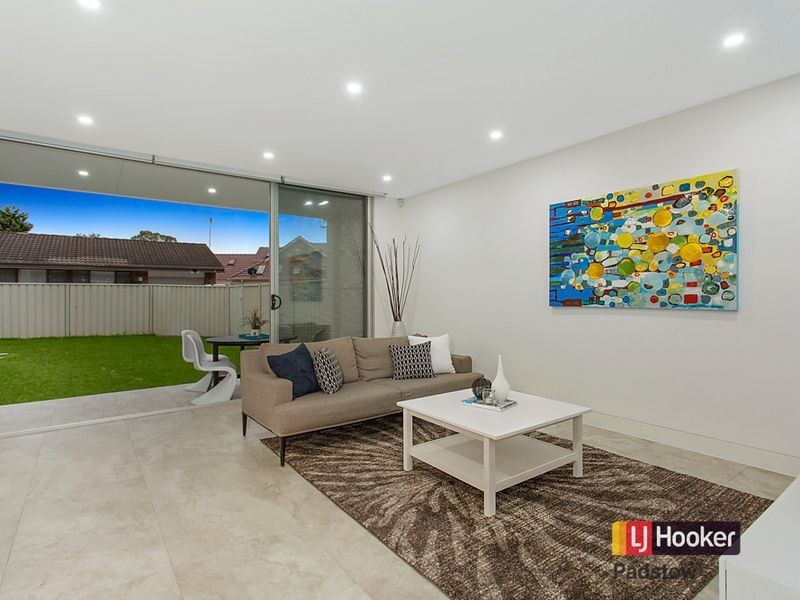 911b Henry Lawson Drive, Picnic Point NSW 2213