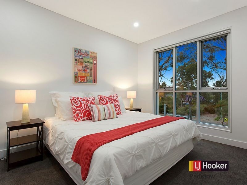 911b Henry Lawson Drive, Picnic Point NSW 2213