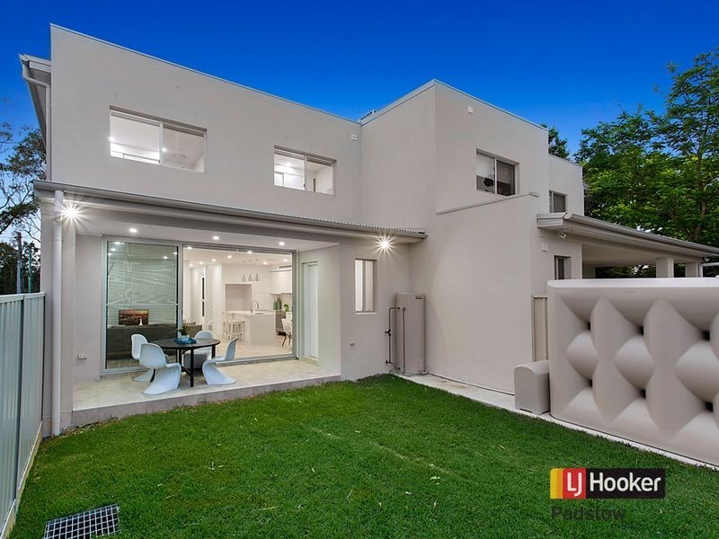 911b Henry Lawson Drive, Picnic Point NSW 2213