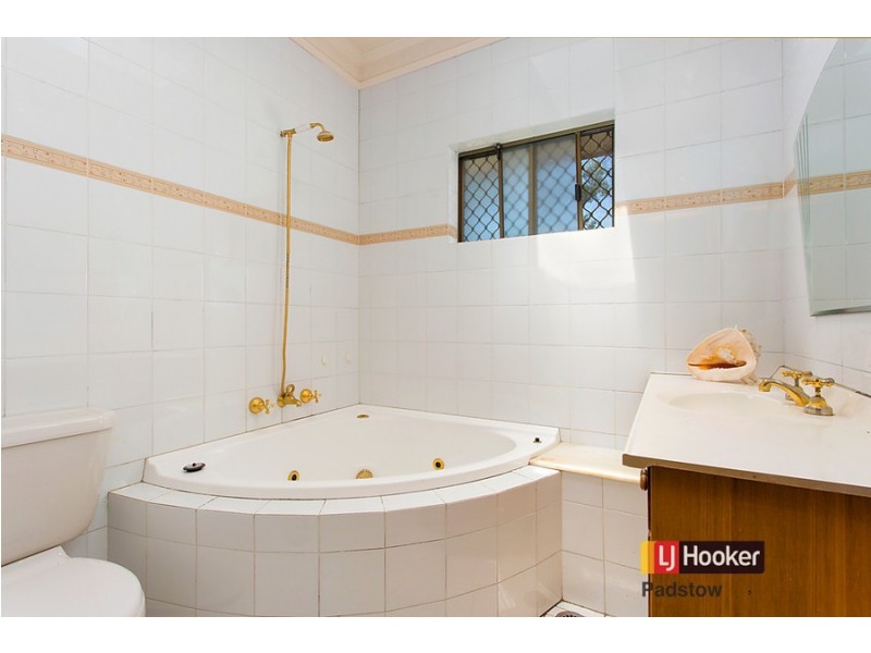 6 Brunton Street, Panania NSW 2213