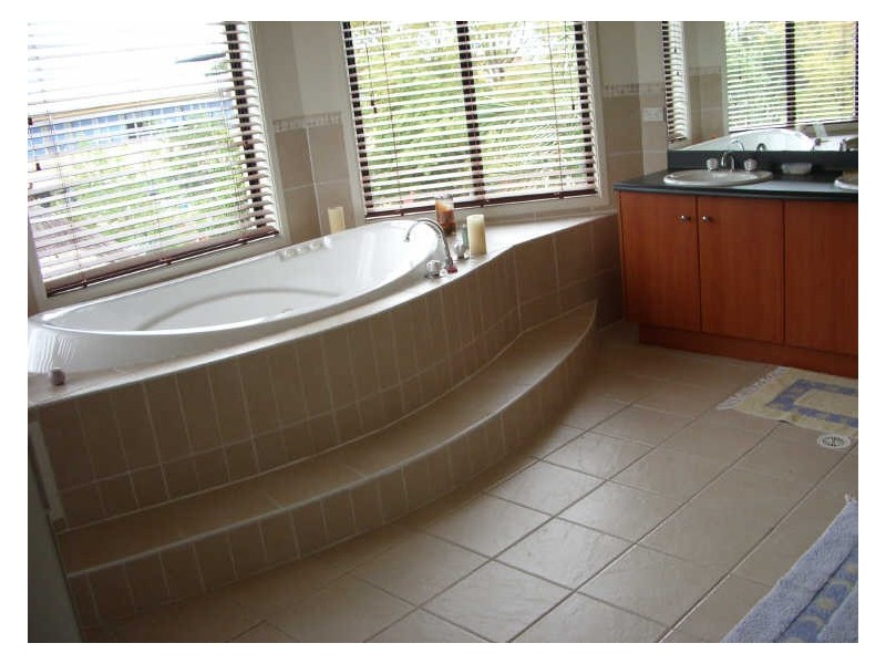 5 Stretham Avenue, Picnic Point NSW 2213