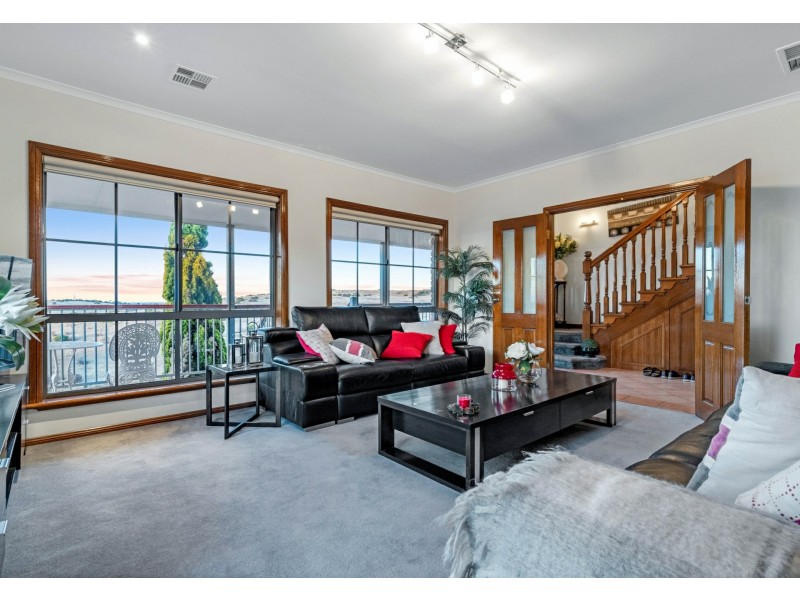 102 Perry Barr Road, Hallett Cove SA 5158