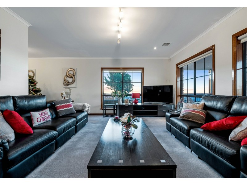 102 Perry Barr Road, Hallett Cove SA 5158