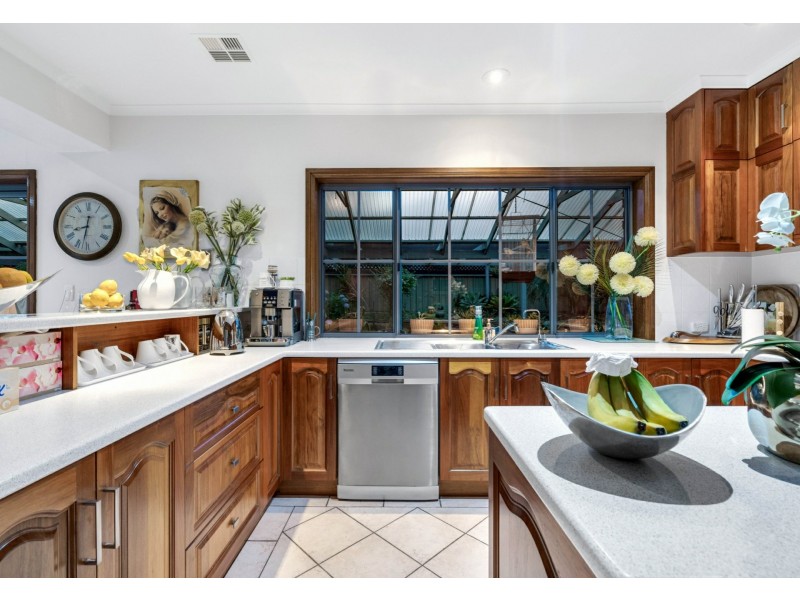 102 Perry Barr Road, Hallett Cove SA 5158