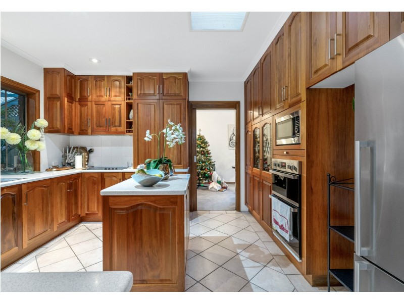 102 Perry Barr Road, Hallett Cove SA 5158