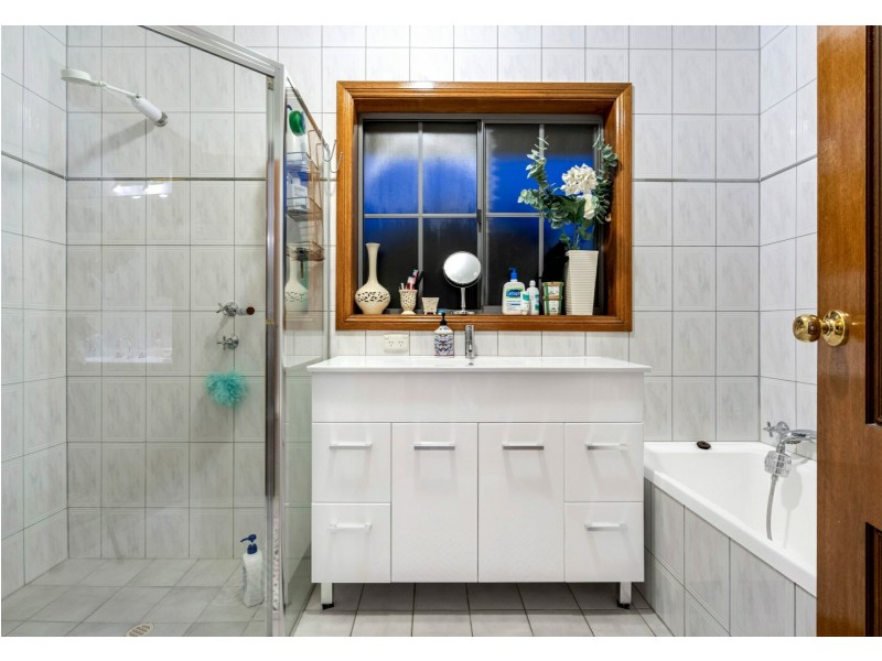 102 Perry Barr Road, Hallett Cove SA 5158