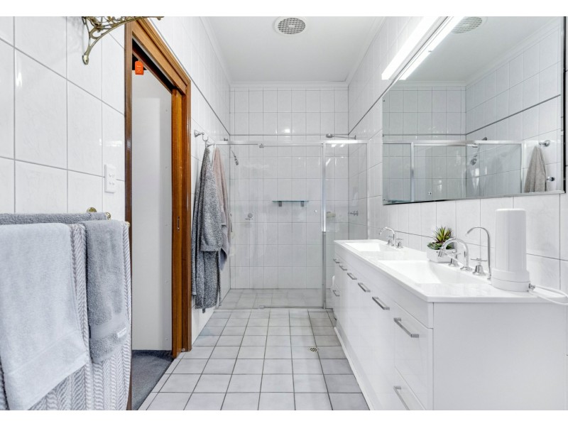 102 Perry Barr Road, Hallett Cove SA 5158