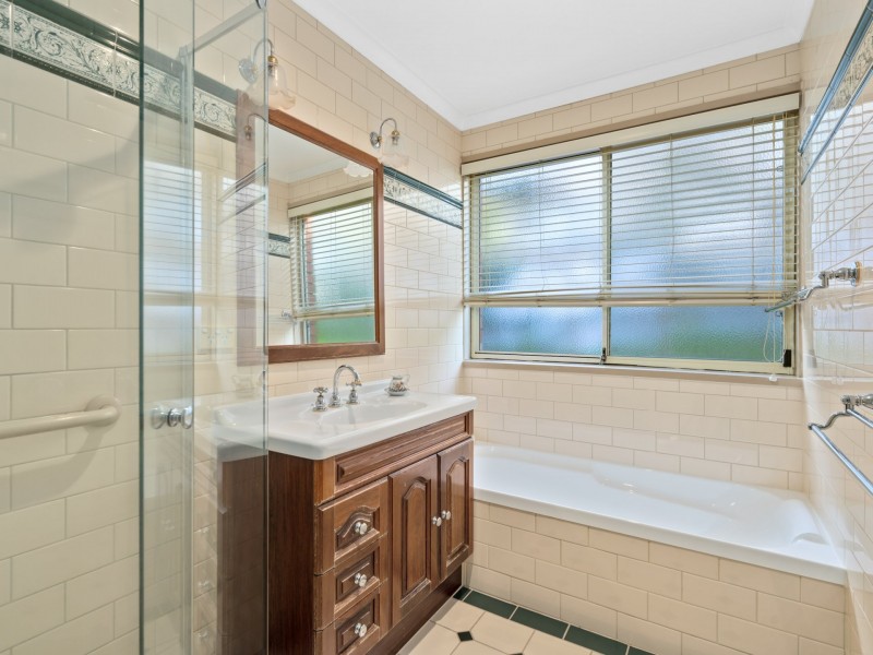 20 Glenwood Drive, Bellevue Heights SA 5050