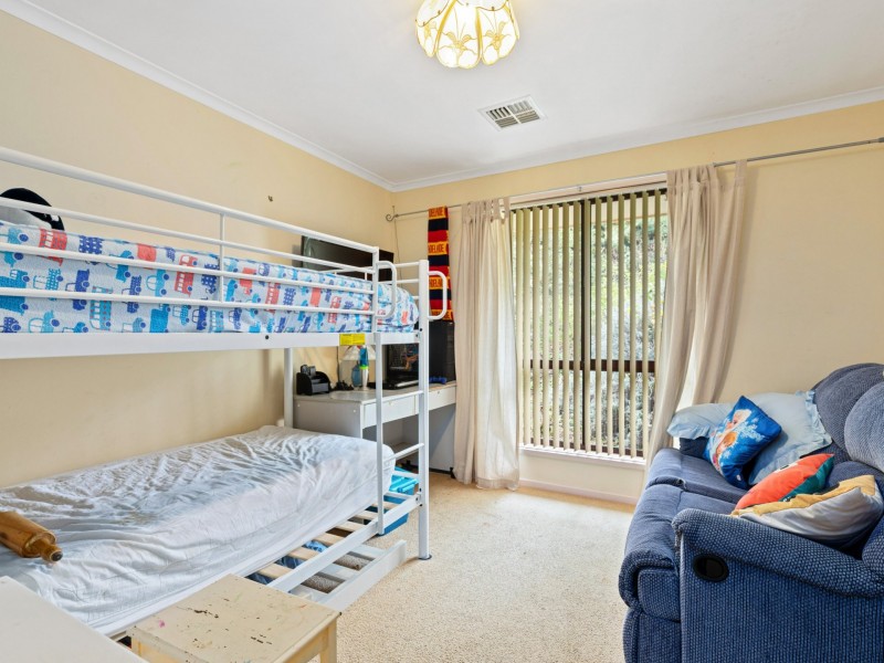 8 Vaucluse Drive, Happy Valley SA 5159
